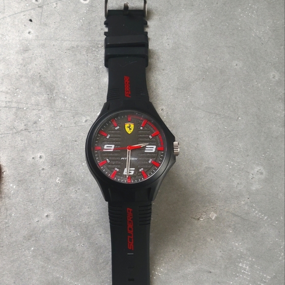 Ferrari watch - Picture 5 of 5